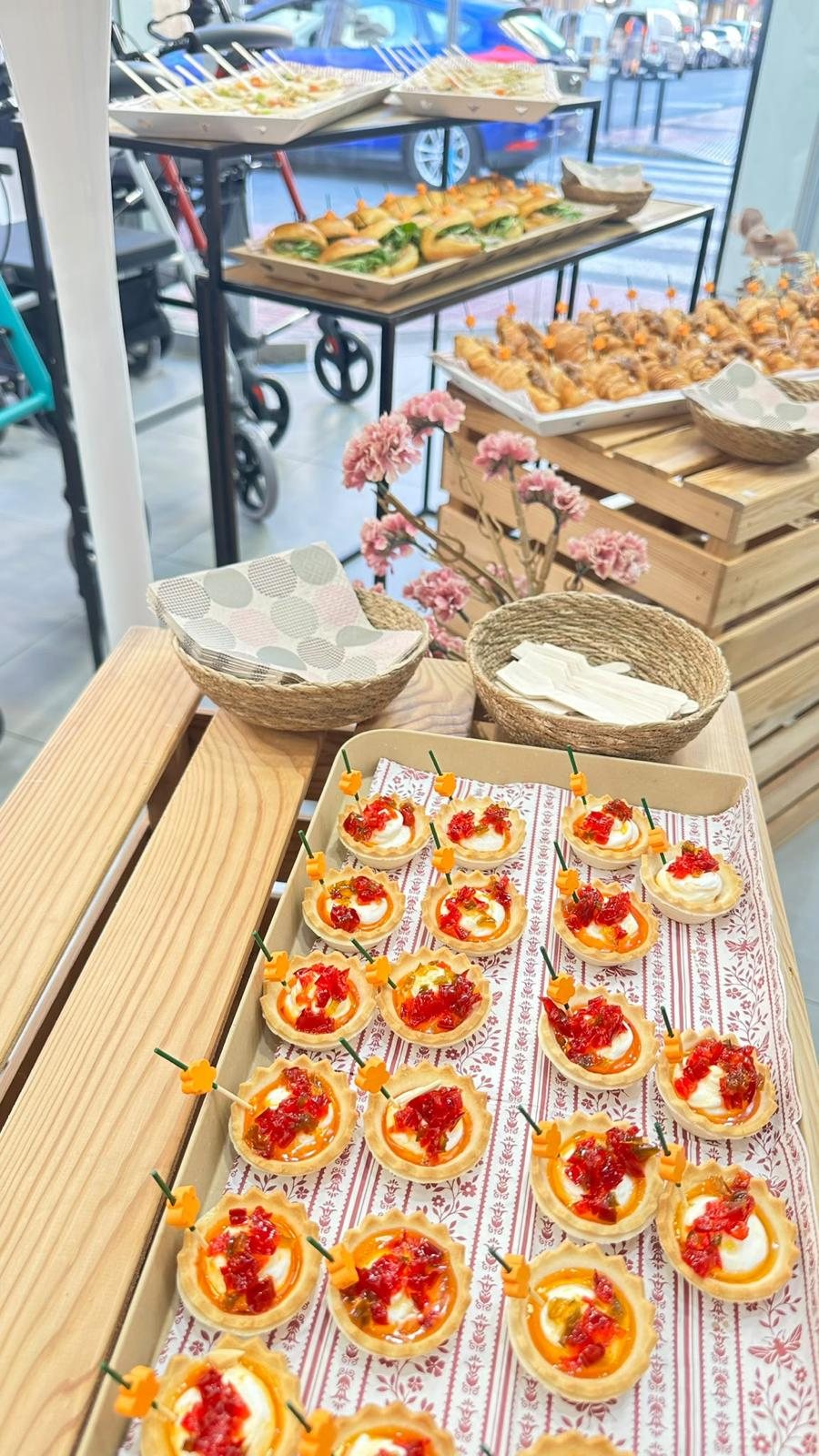 Mesa de tartaletas en un evento