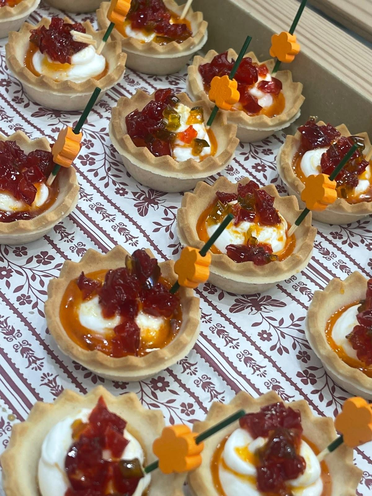 Tartaletas de queso con mermelada